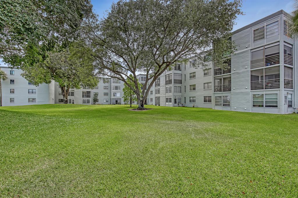 9440 SW 8th Street Unit: 203