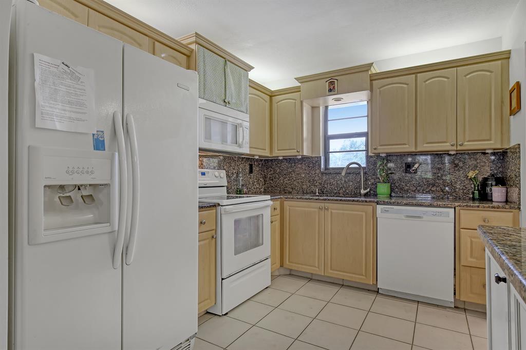 9440 SW 8th Street Unit: 203