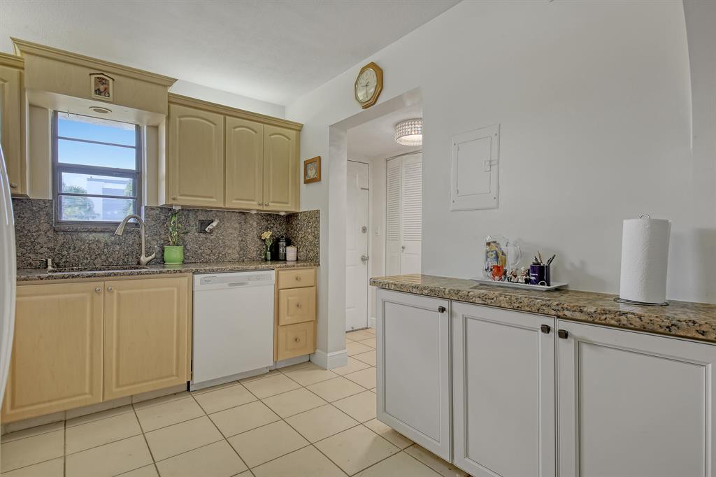9440 SW 8th Street Unit: 203