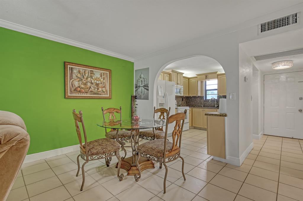 9440 SW 8th Street Unit: 203