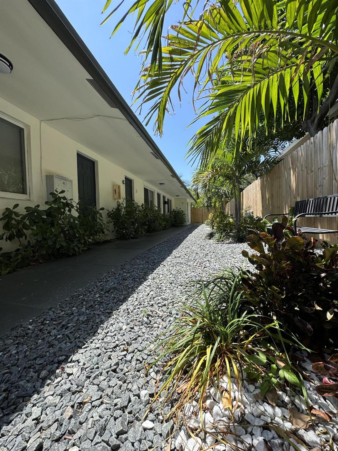 812 NE 17th Street Unit: 1
