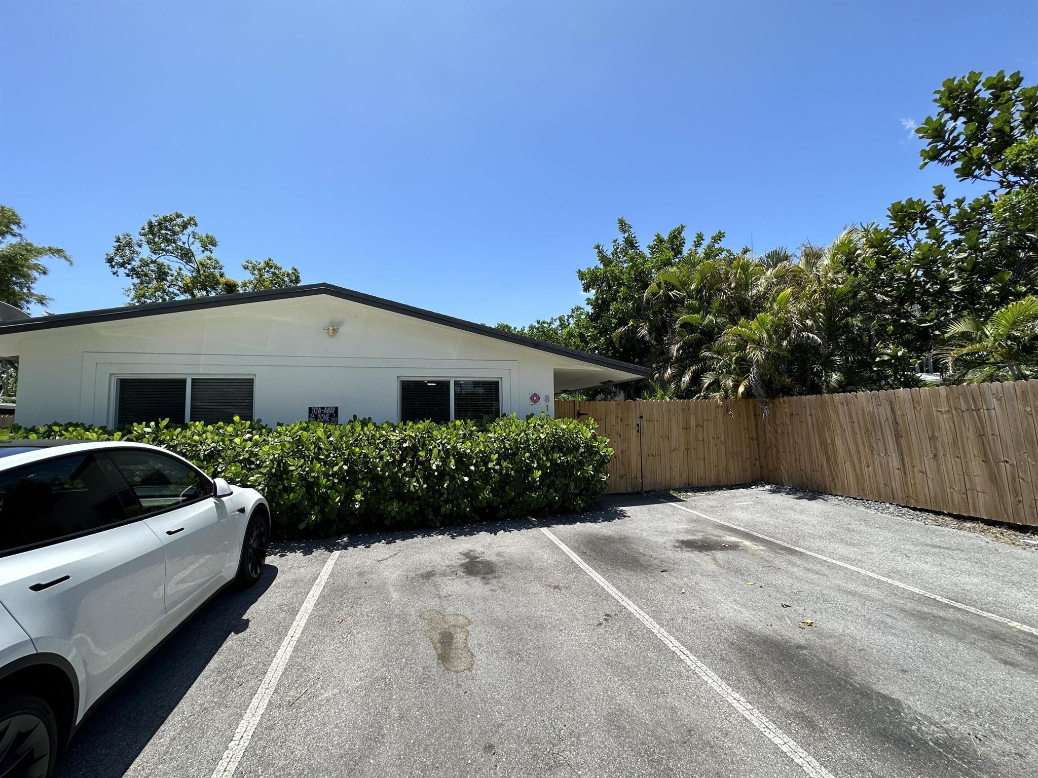 812 NE 17th Street Unit: 1