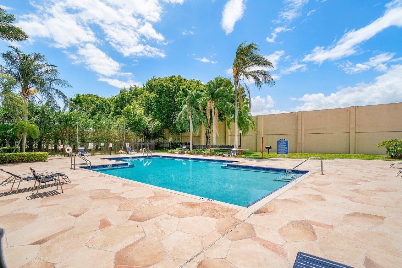 440 NW 67th Street Unit: H106
