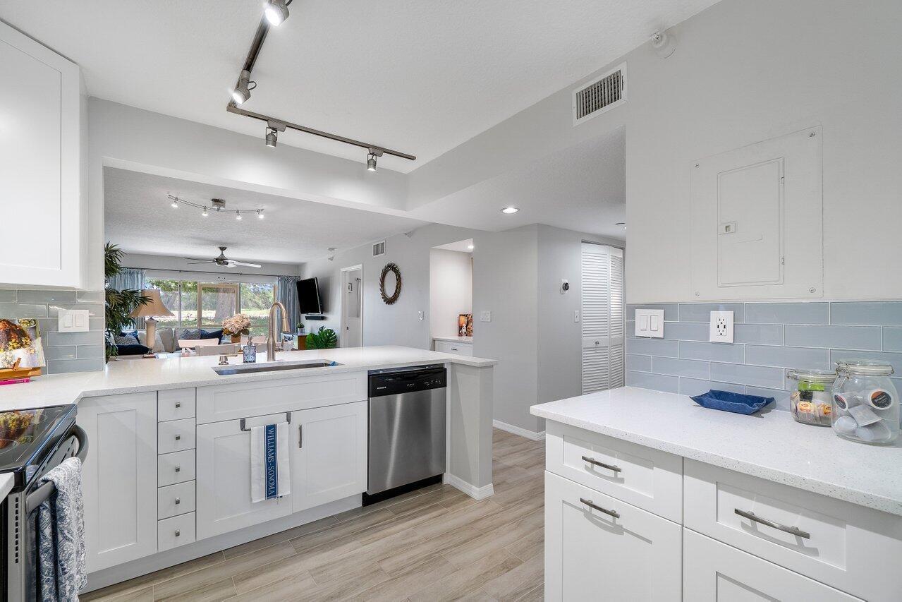 440 NW 67th Street Unit: H106