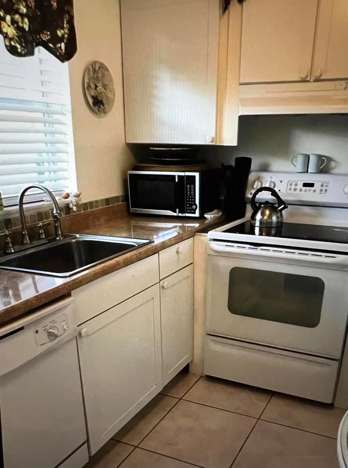 9855 Sandalfoot Boulevard Unit: 307