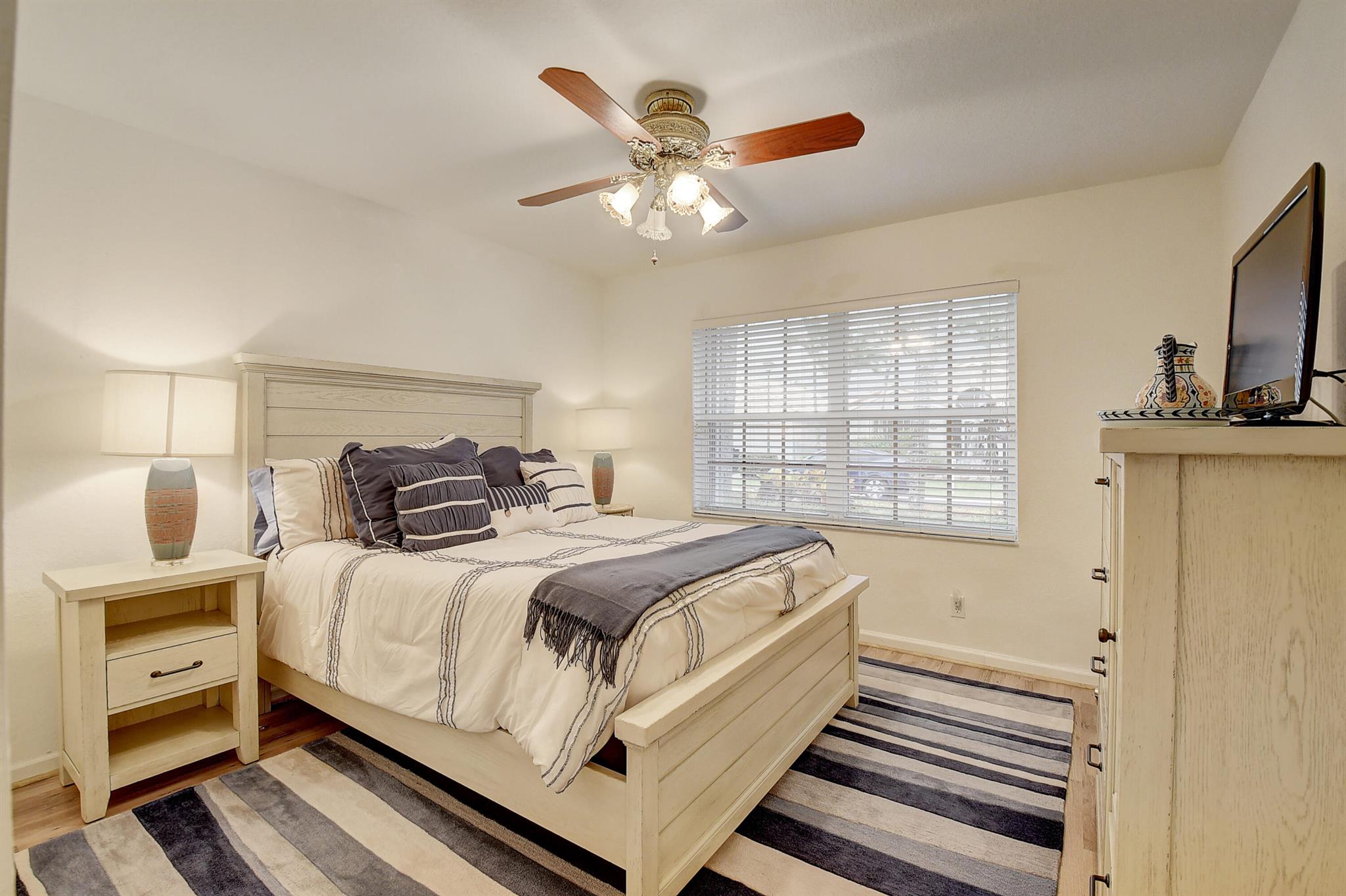 10537 Sunset Isles Court Unit: 1