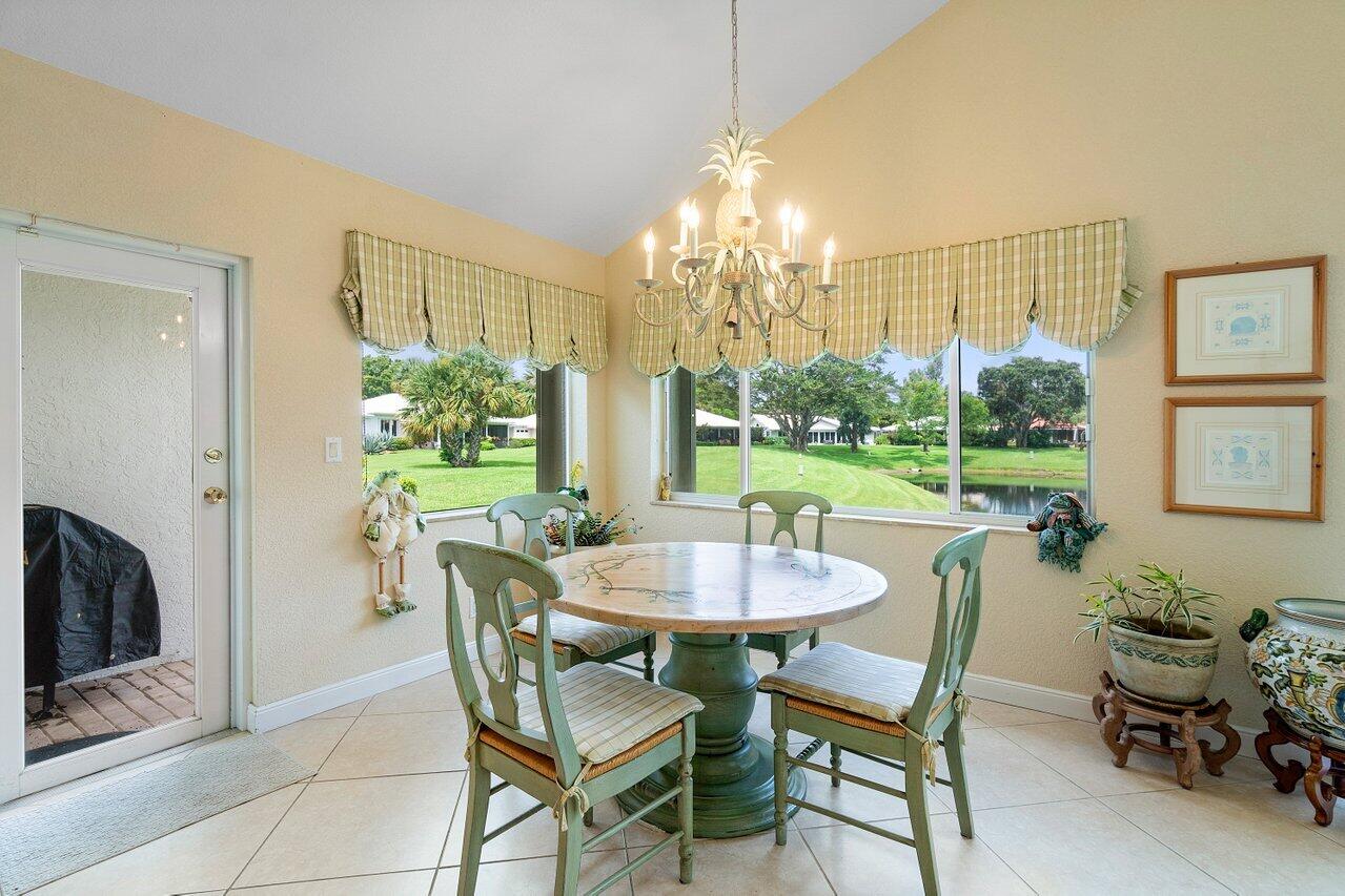 9 Glens Drive E