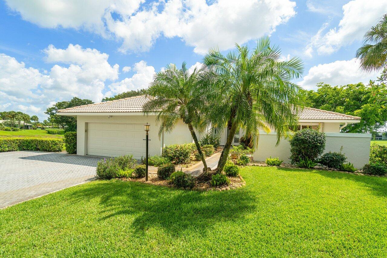 9 Glens Drive E