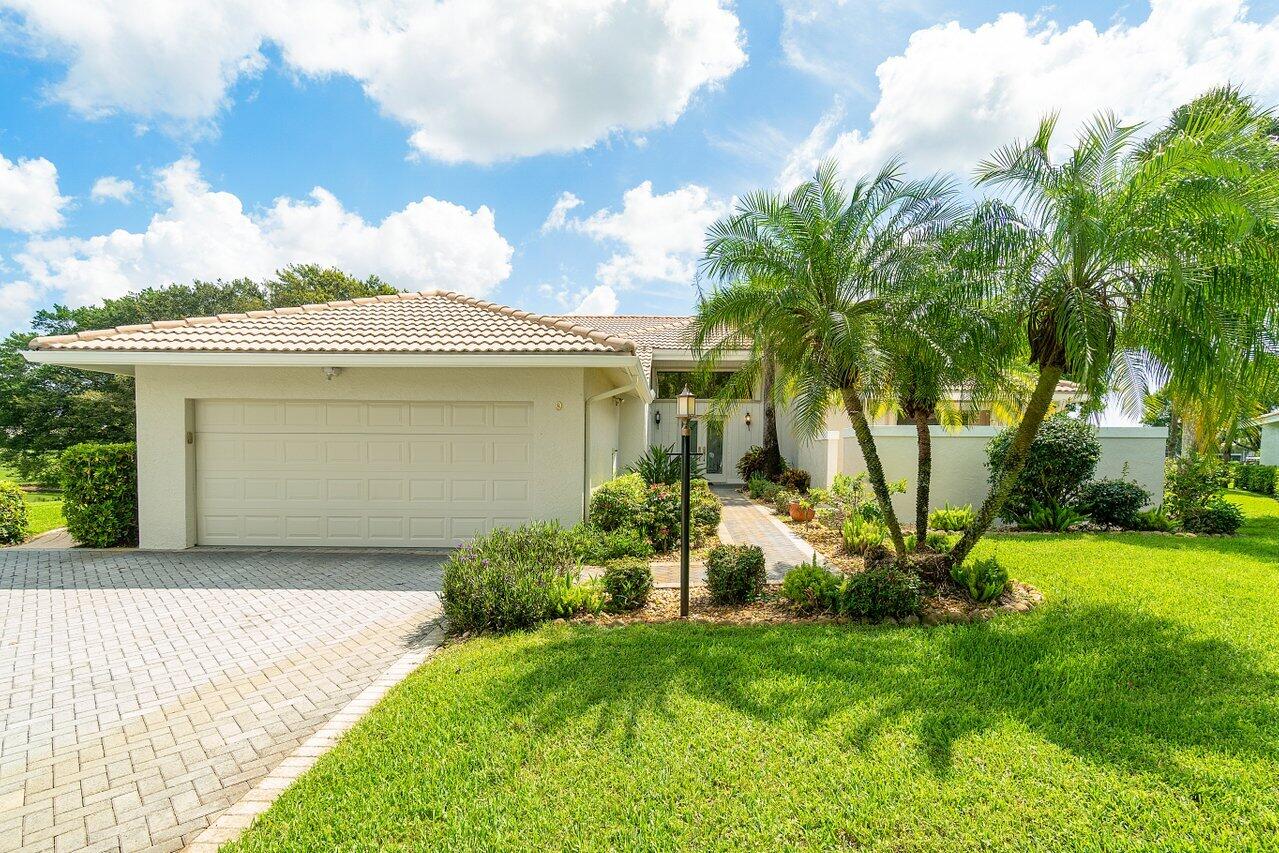 9 Glens Drive E