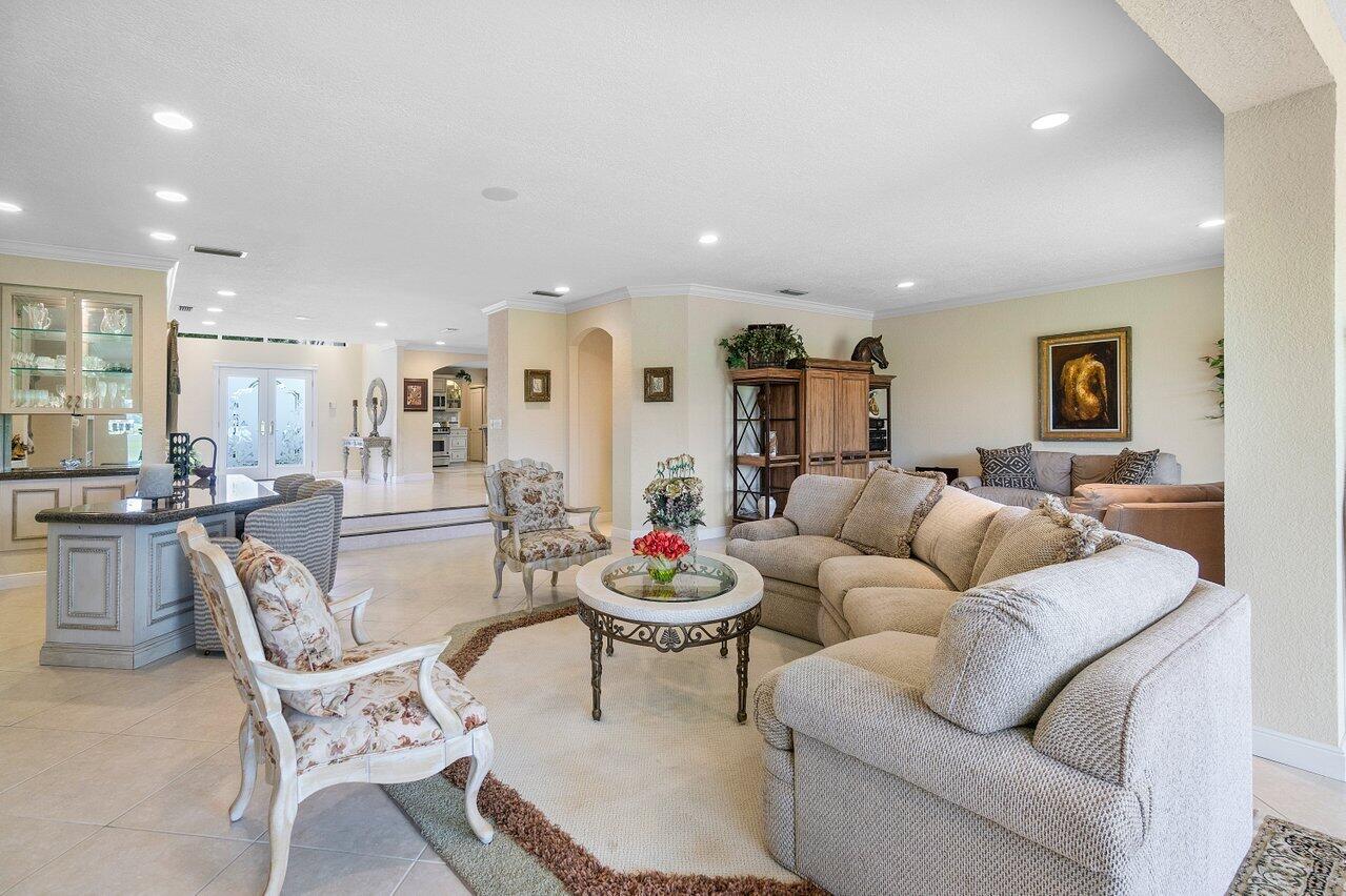 9 Glens Drive E