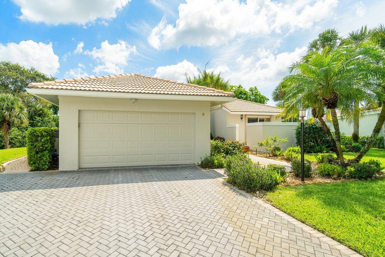 9 Glens Drive E