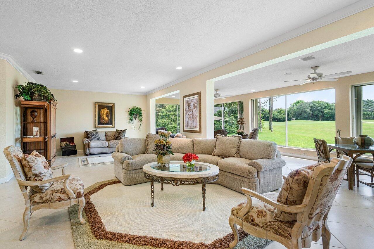 9 Glens Drive E