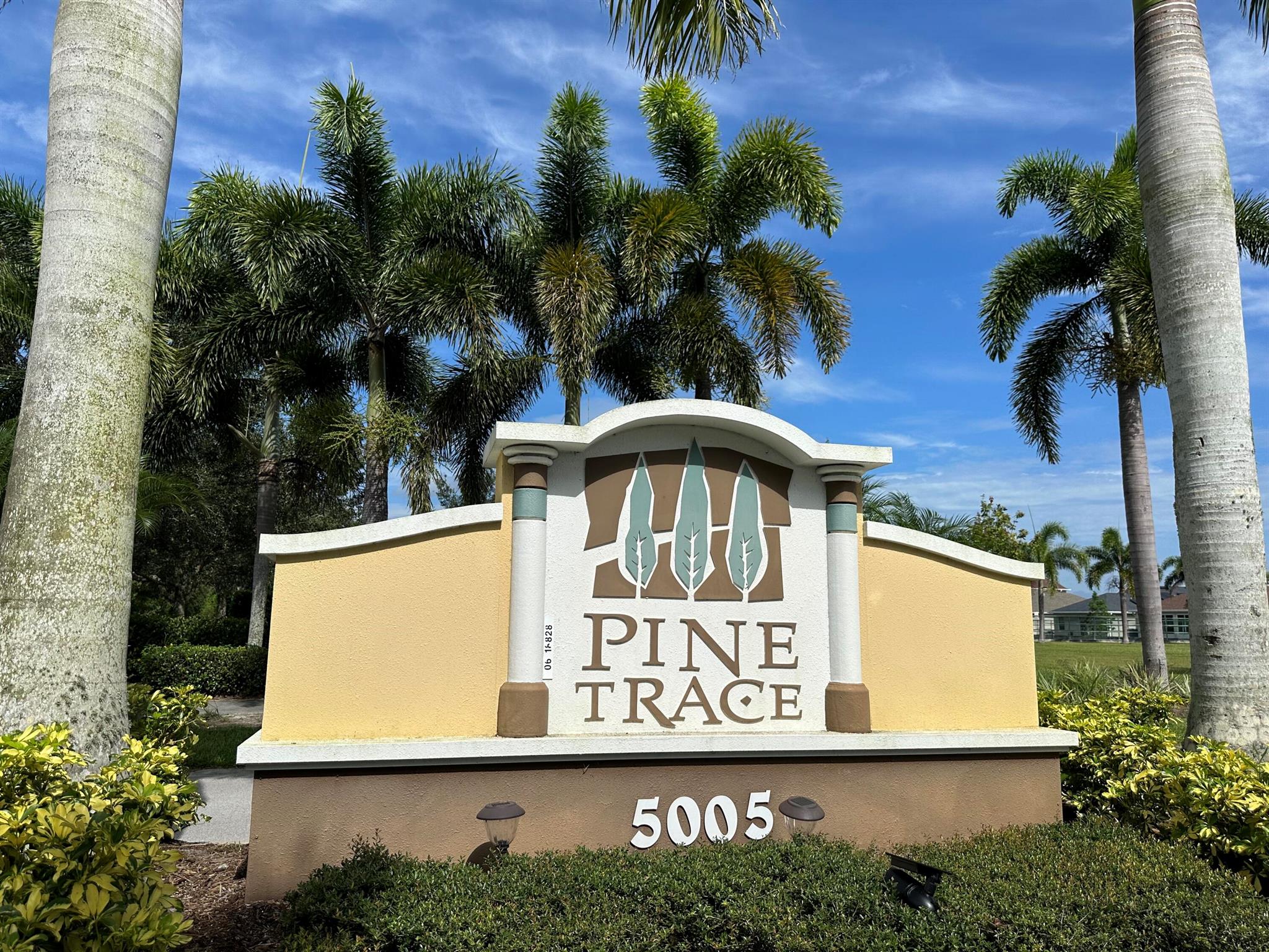 5475 NW Pine Trail Circle