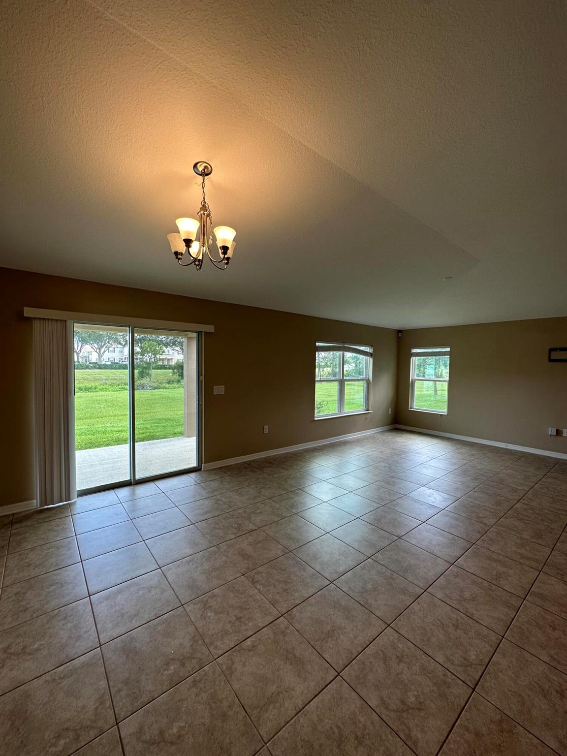 5475 NW Pine Trail Circle