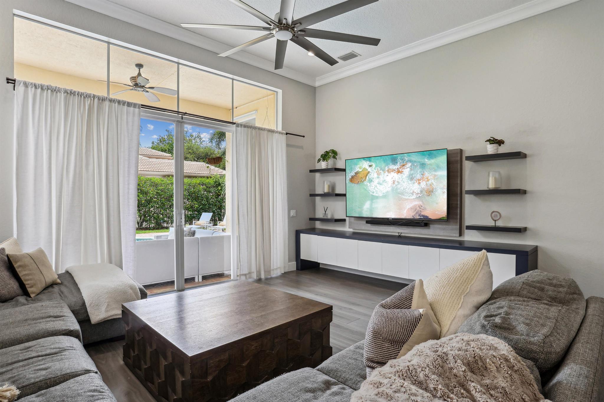 8586 Shallowbrook Cove