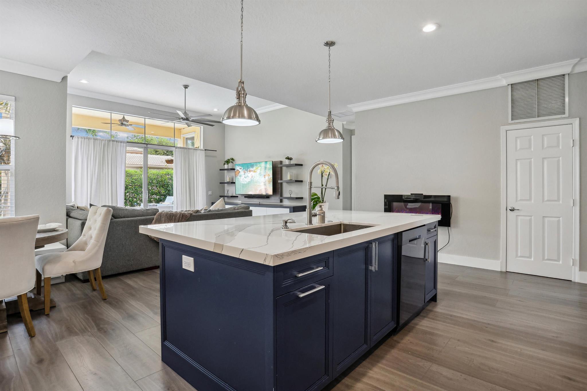 8586 Shallowbrook Cove