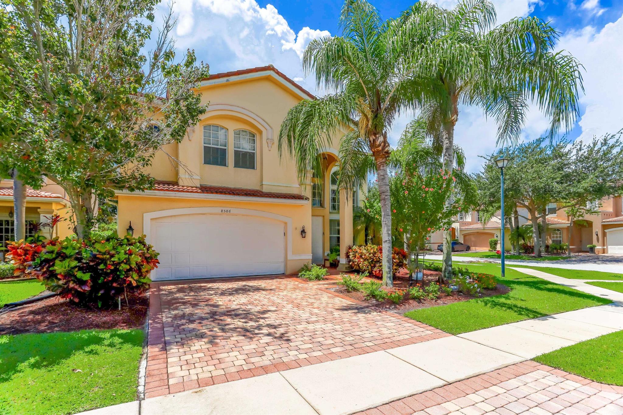 8586 Shallowbrook Cove