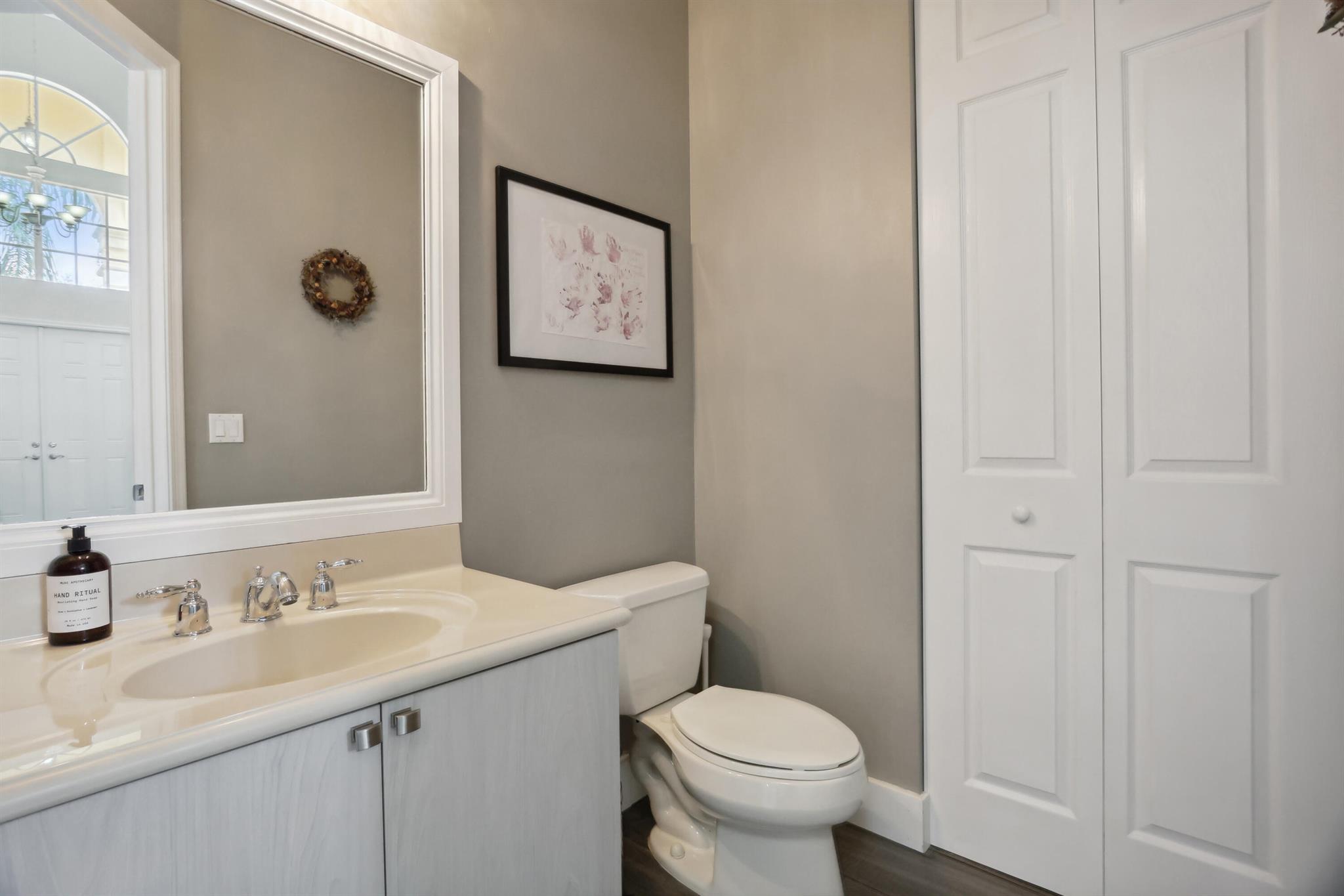 8586 Shallowbrook Cove