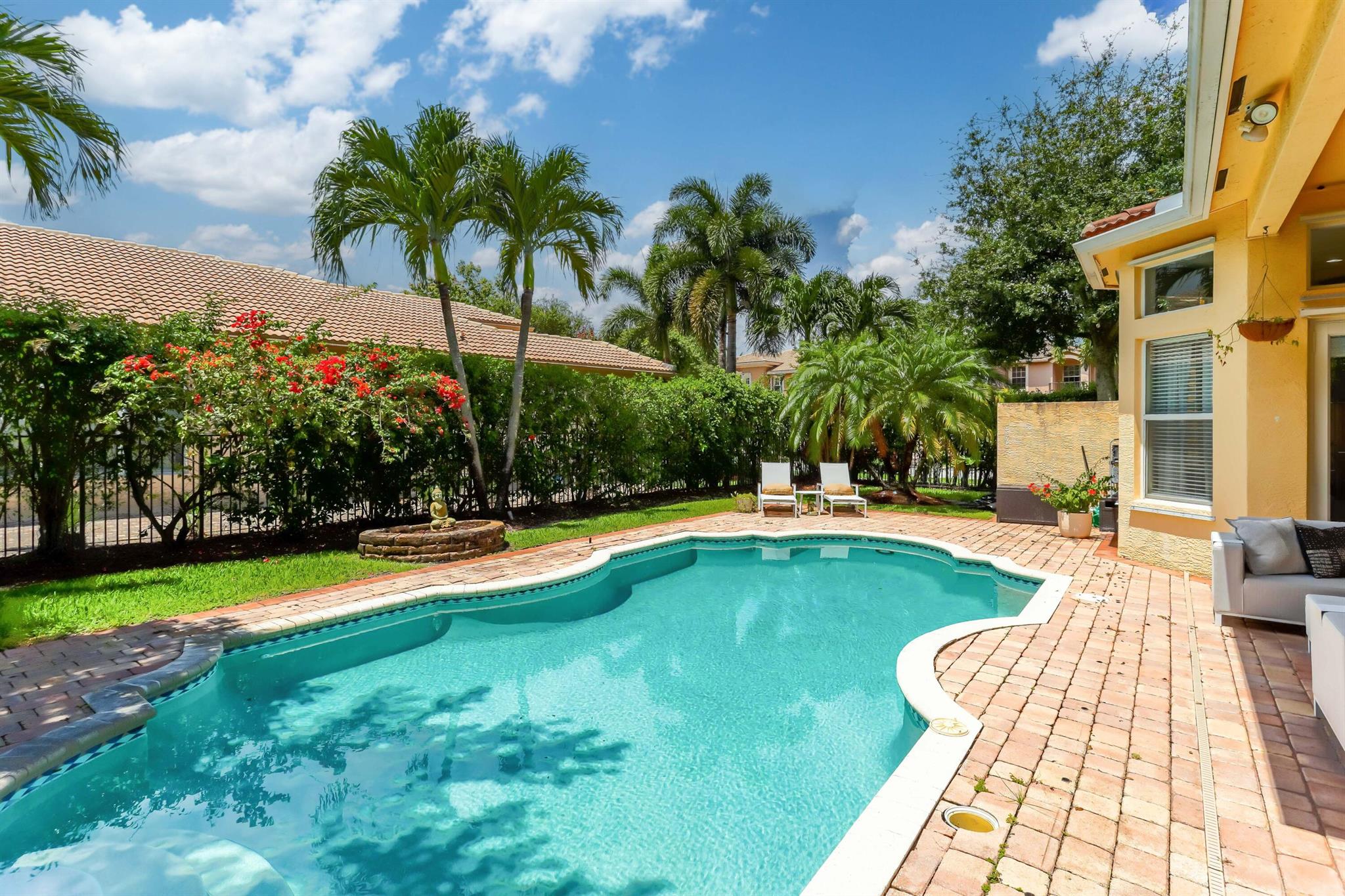 8586 Shallowbrook Cove