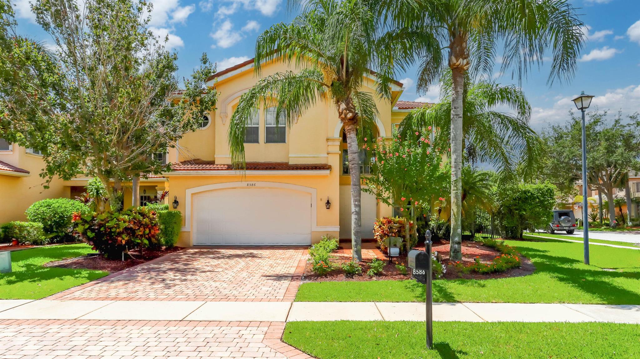 8586 Shallowbrook Cove