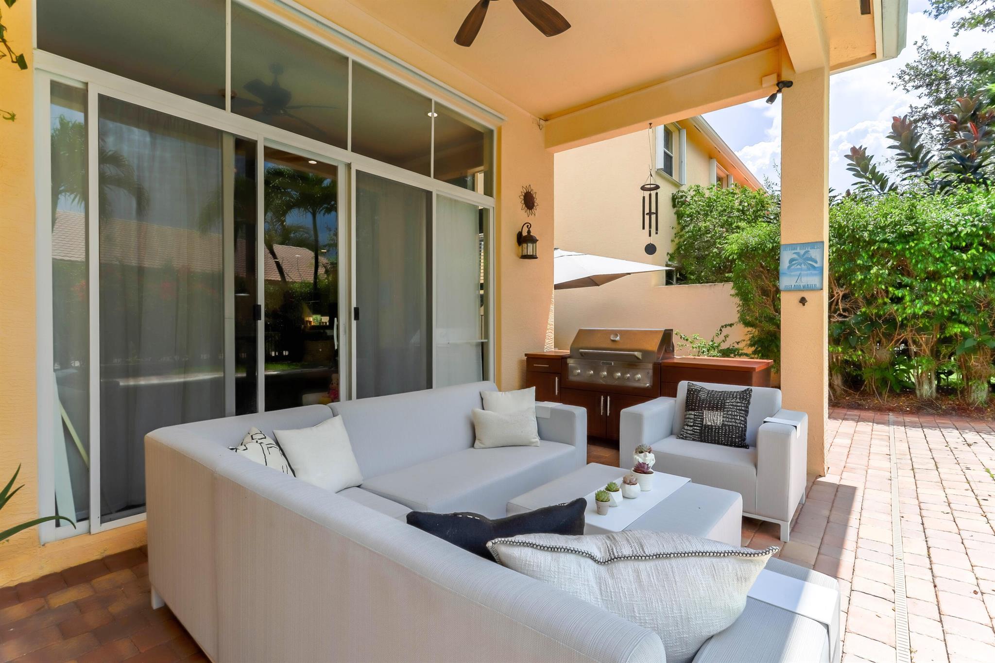 8586 Shallowbrook Cove