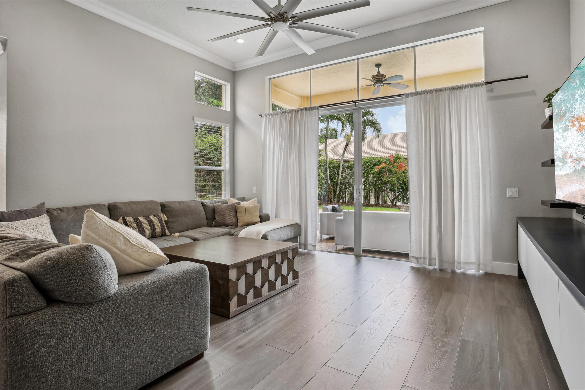 8586 Shallowbrook Cove