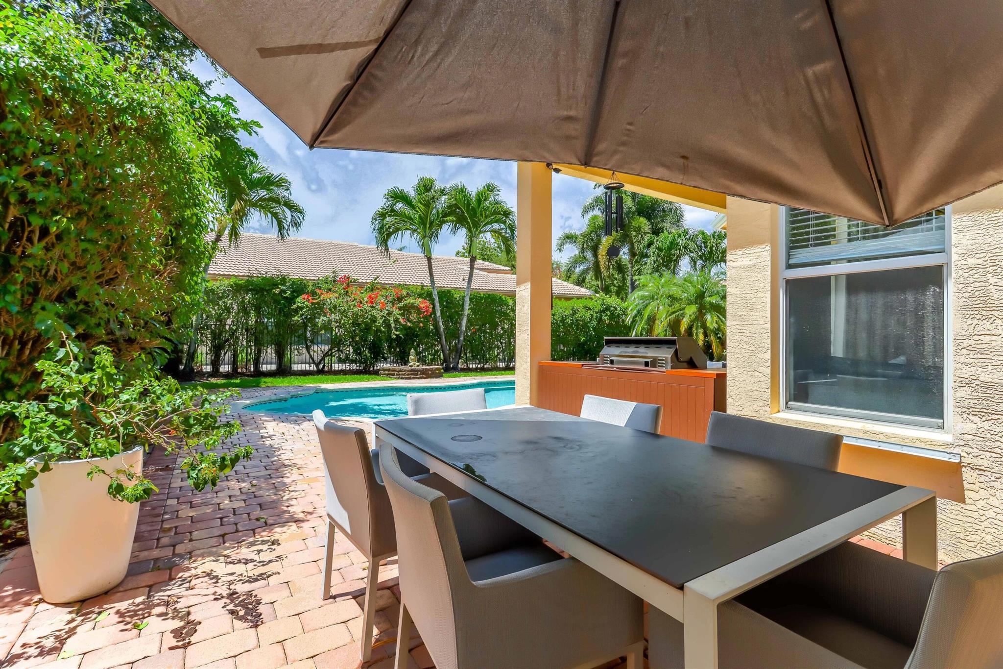 8586 Shallowbrook Cove