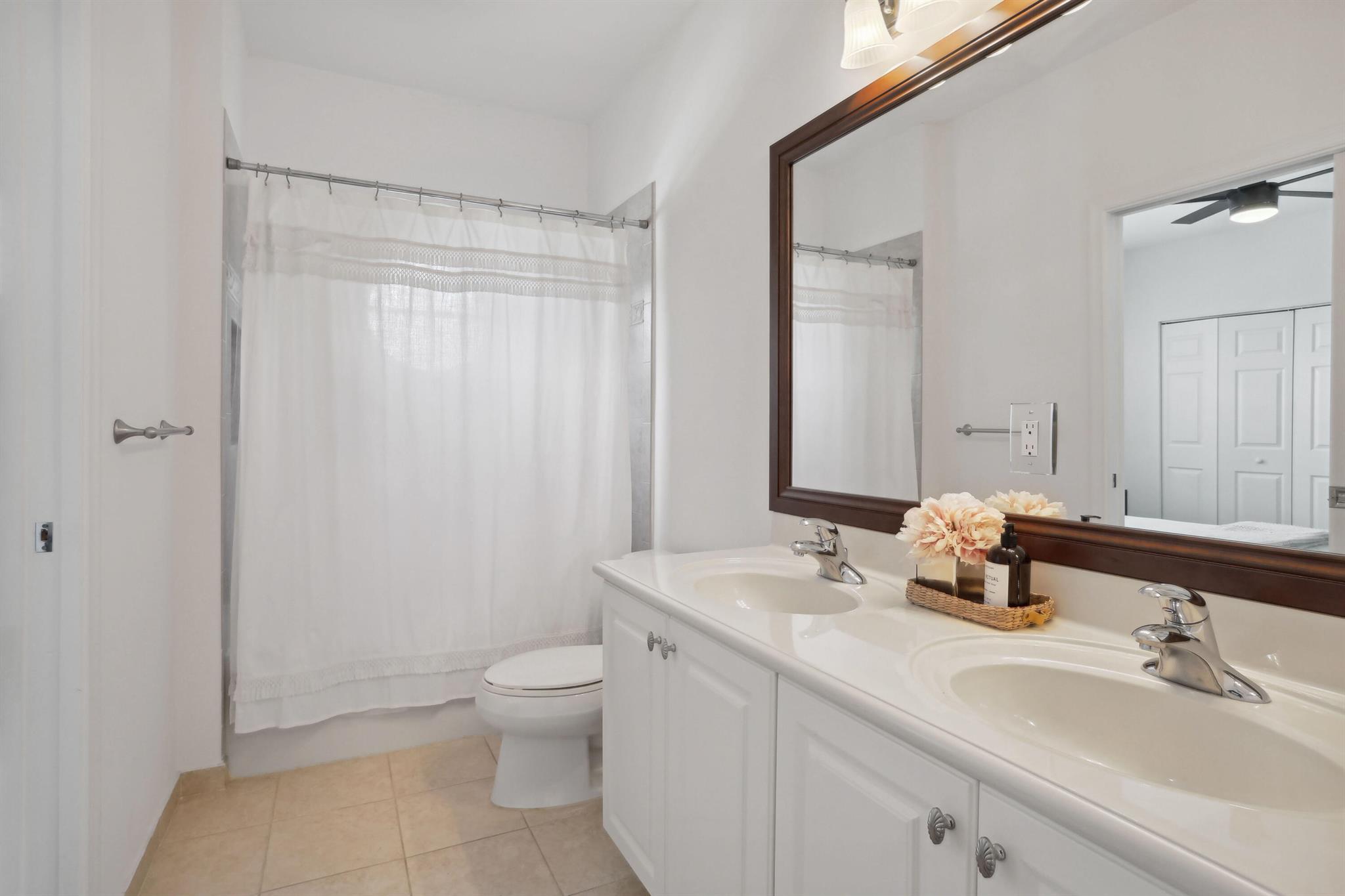 8586 Shallowbrook Cove
