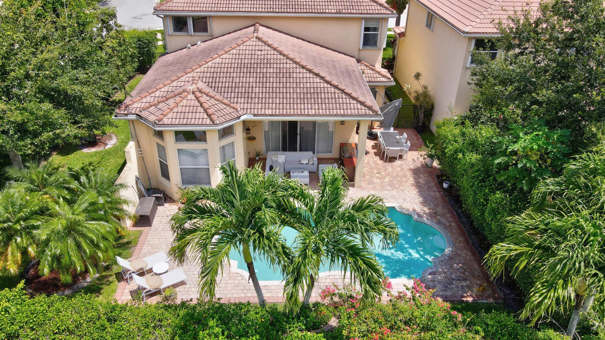 8586 Shallowbrook Cove
