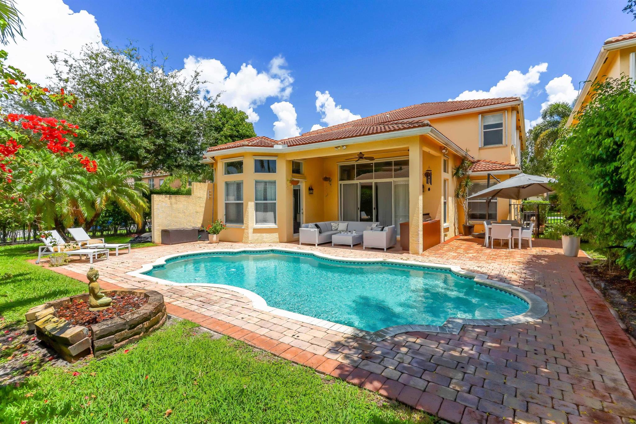8586 Shallowbrook Cove