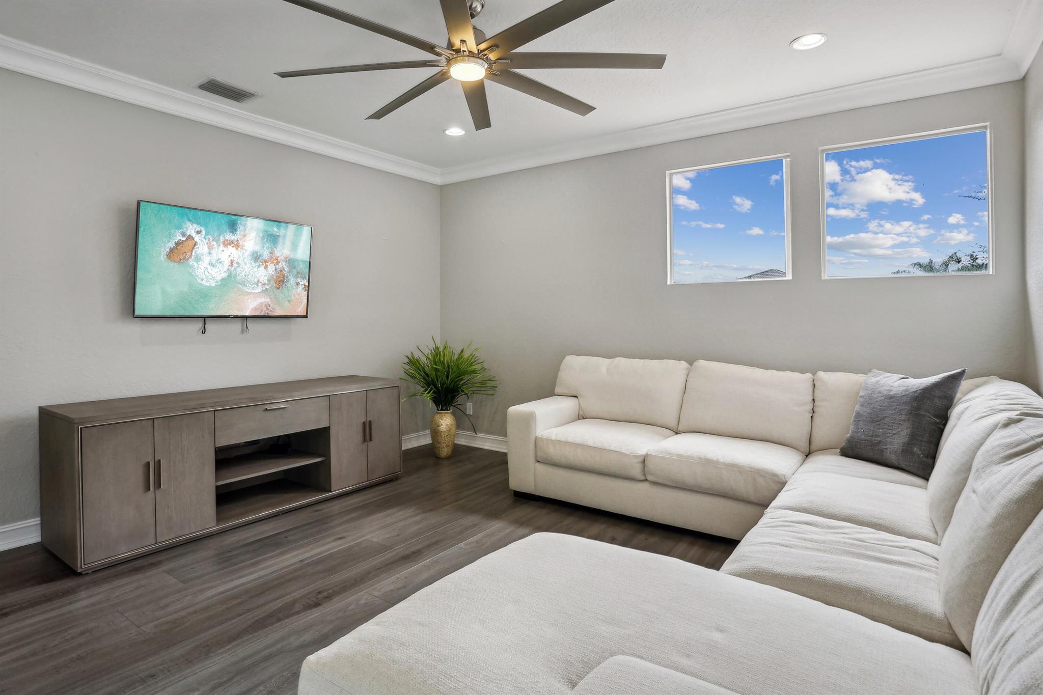 8586 Shallowbrook Cove