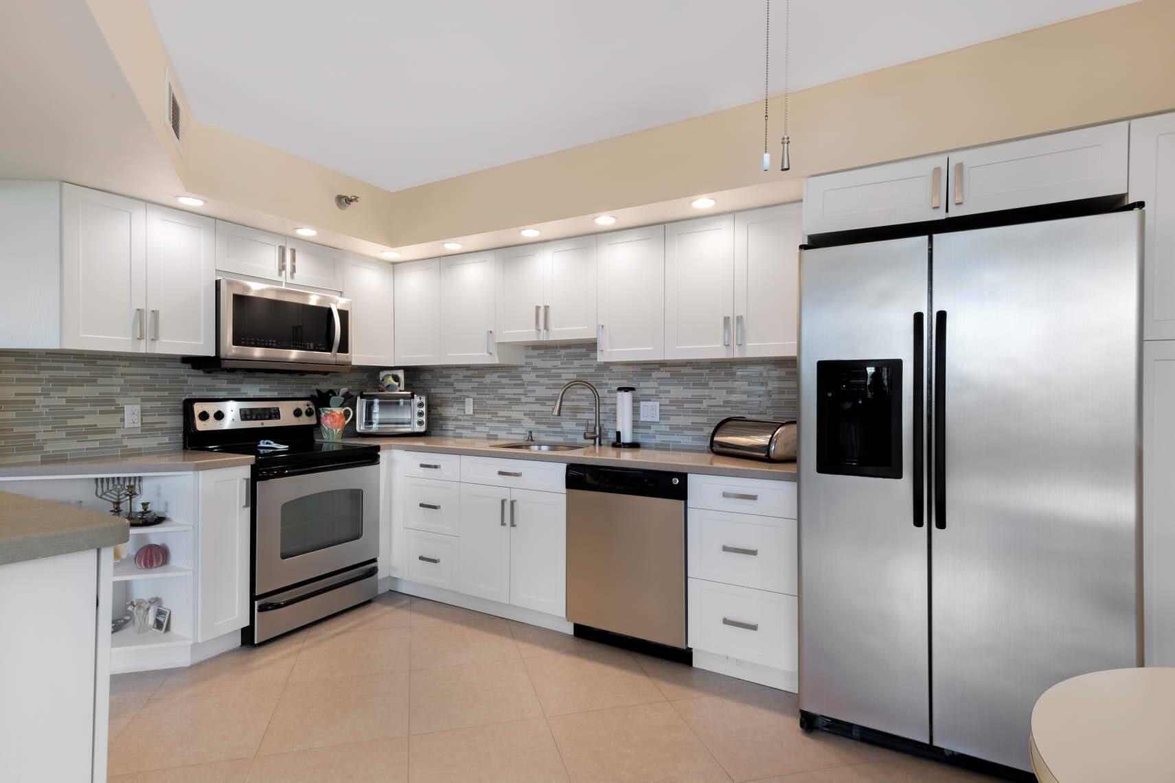 15645 Collins Avenue Unit: 401