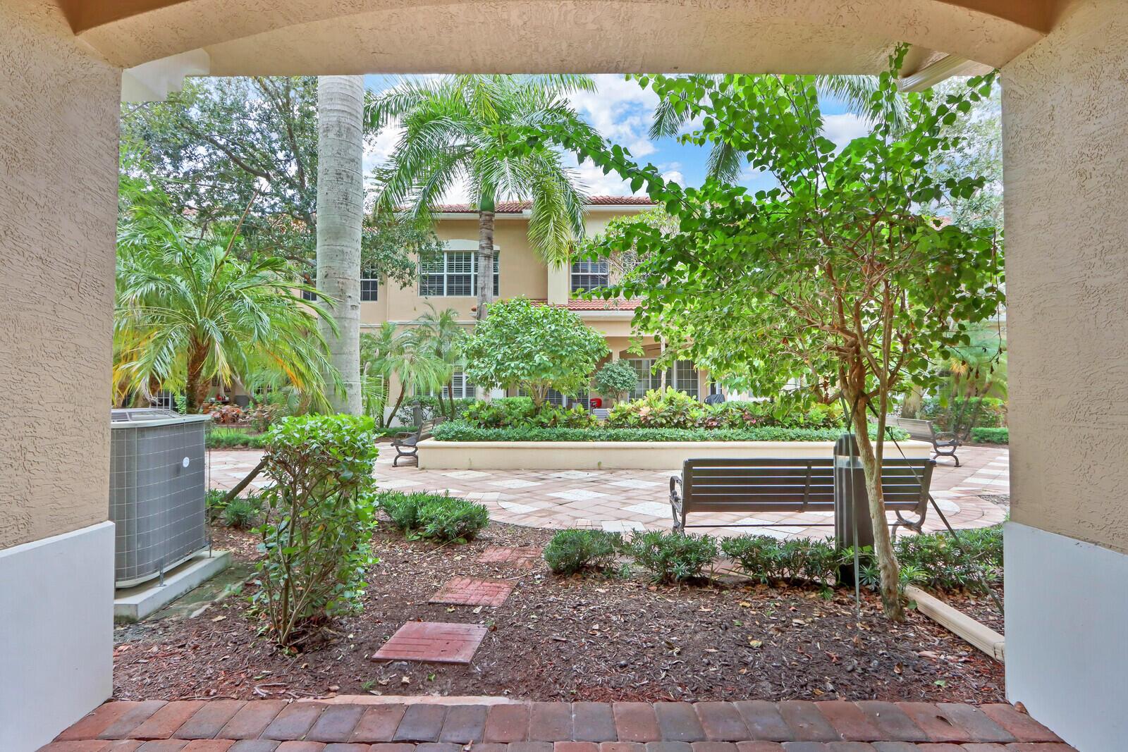 5006 Vine Cliff Way W