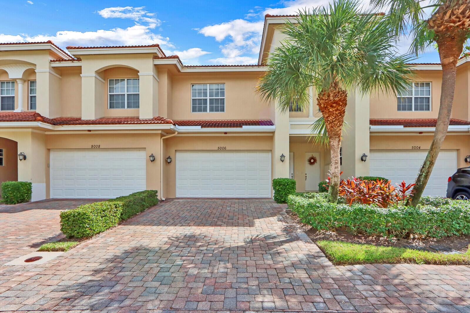 5006 Vine Cliff Way W