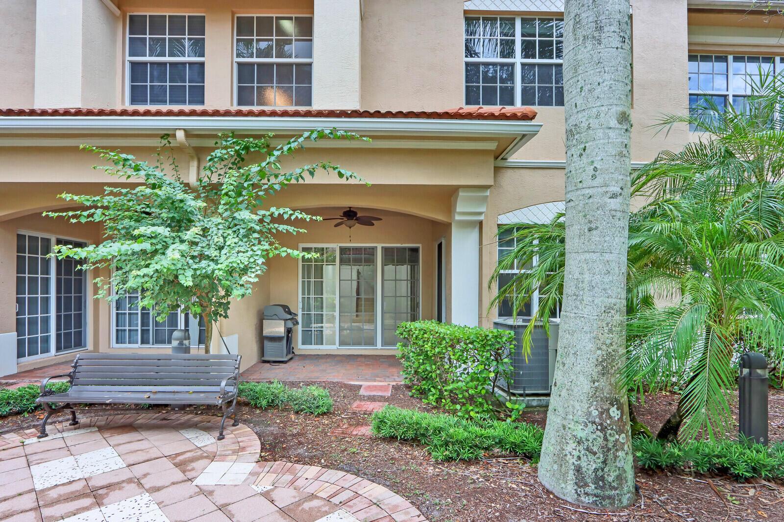 5006 Vine Cliff Way W