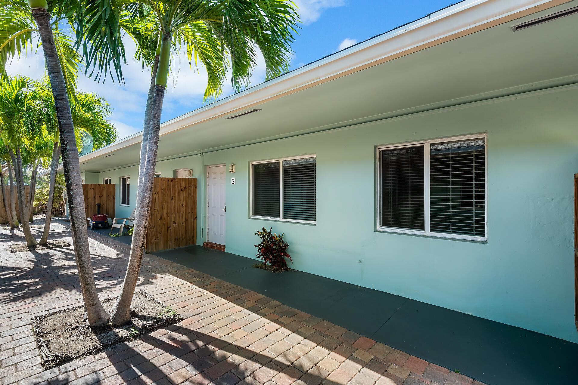 1300 NE 18th Street Unit: 2
