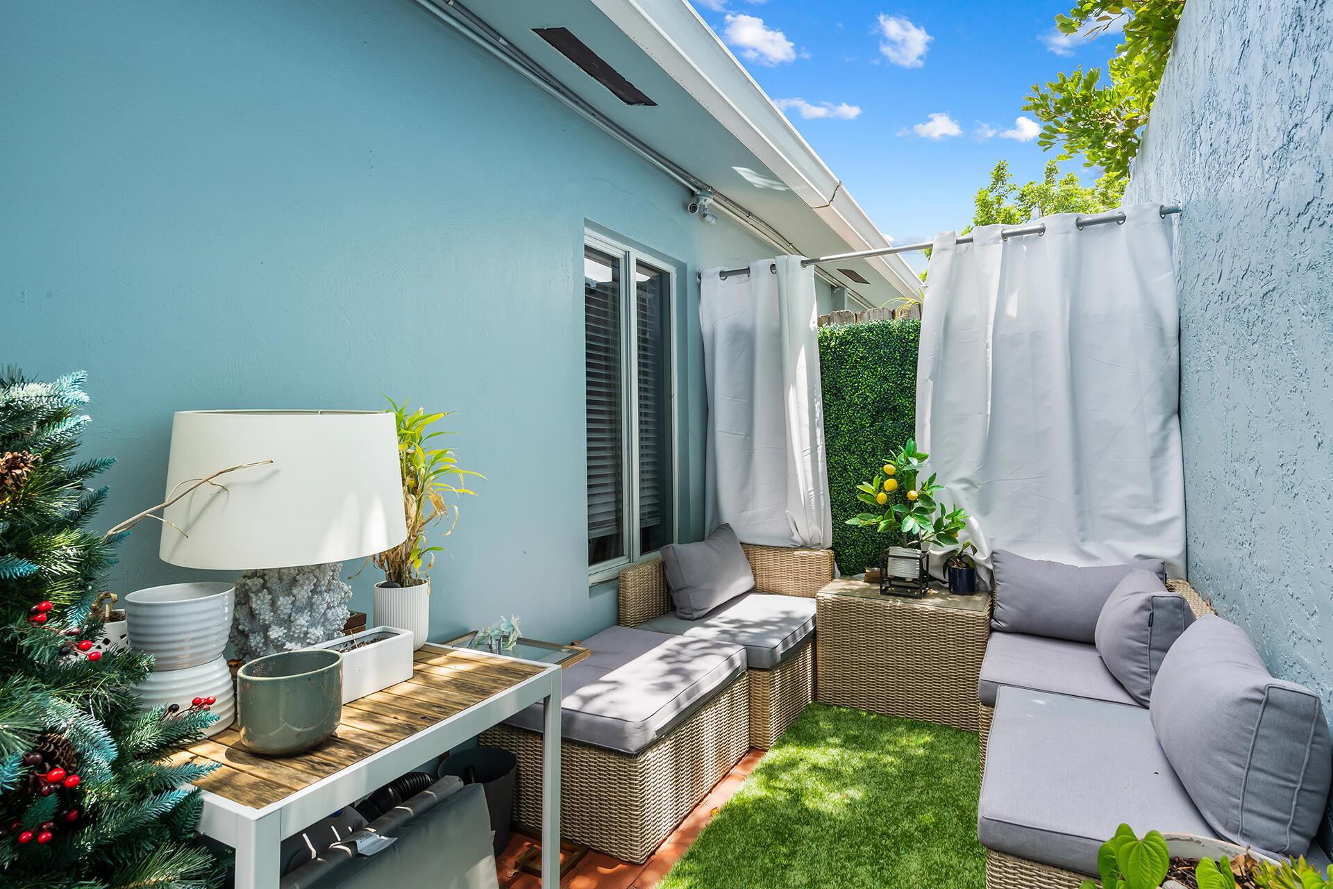 1300 NE 18th Street Unit: 2