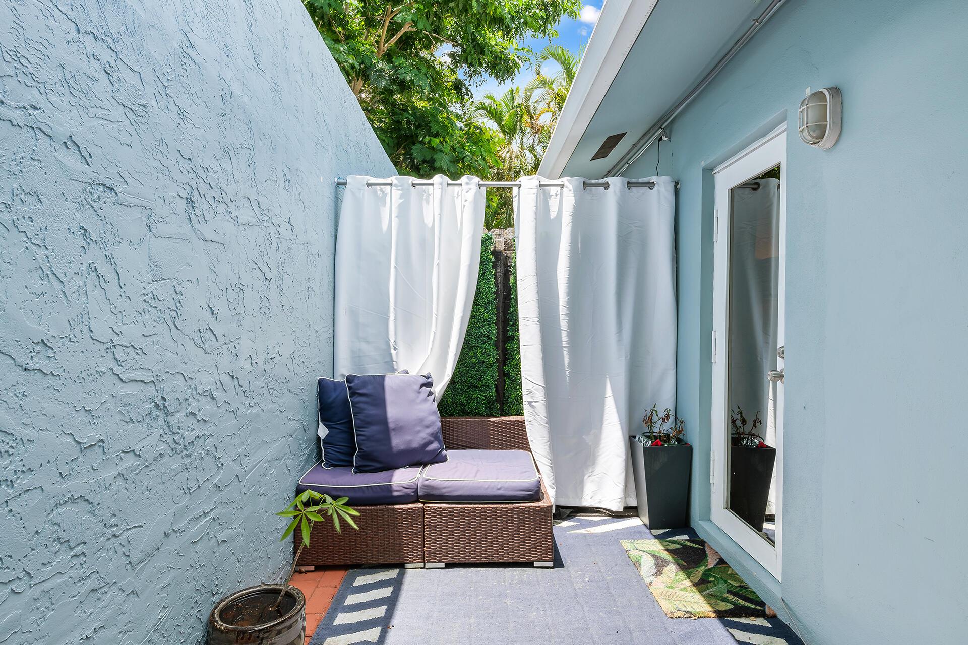 1300 NE 18th Street Unit: 2