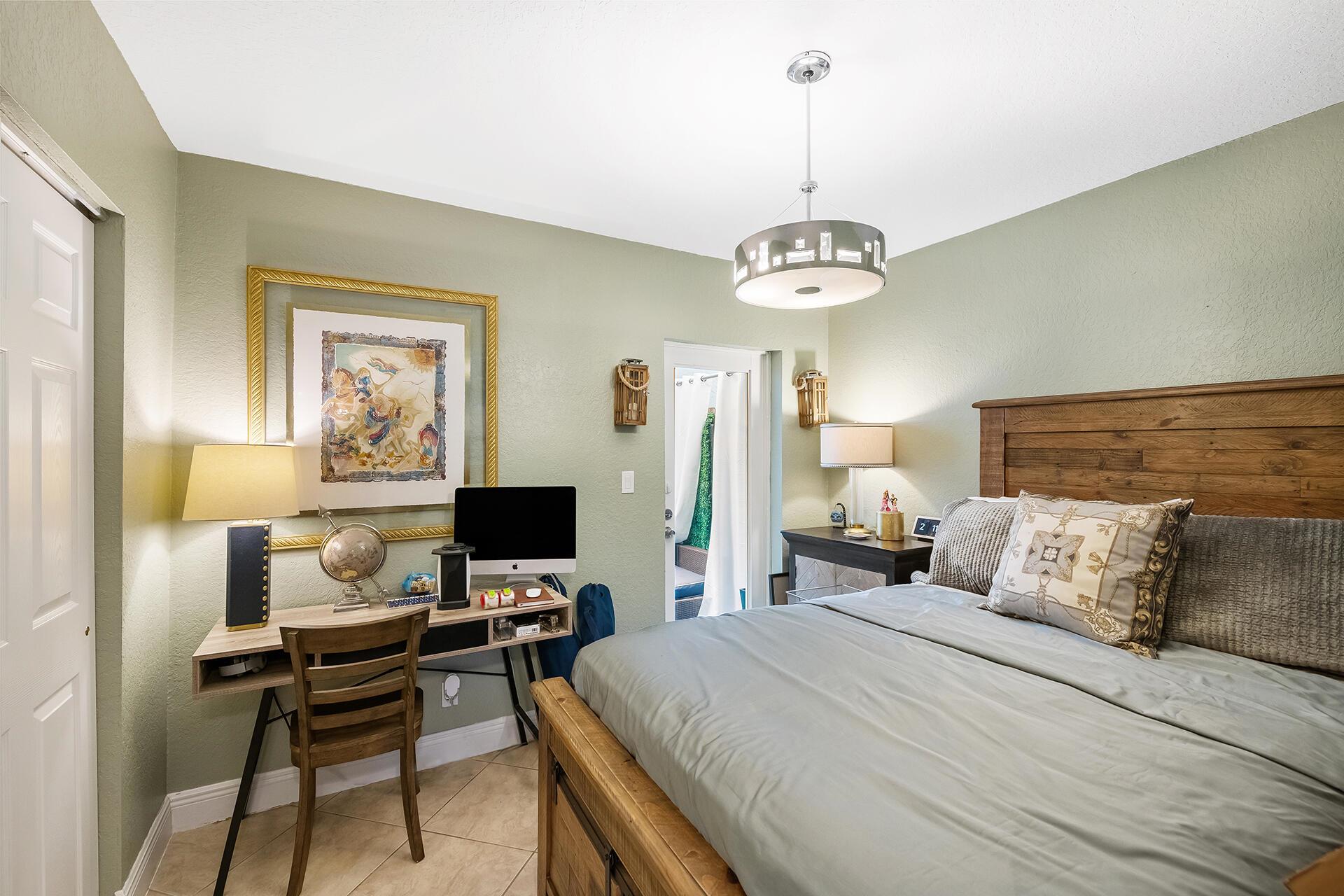 1300 NE 18th Street Unit: 2