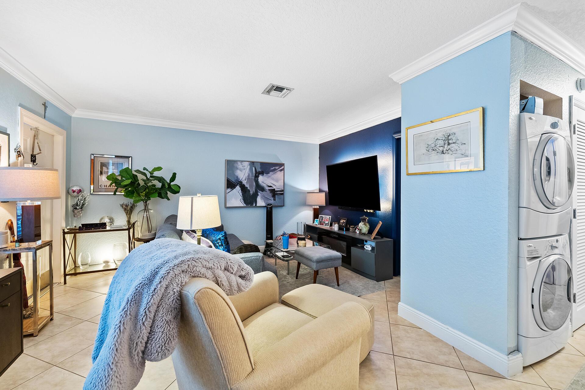 1300 NE 18th Street Unit: 2