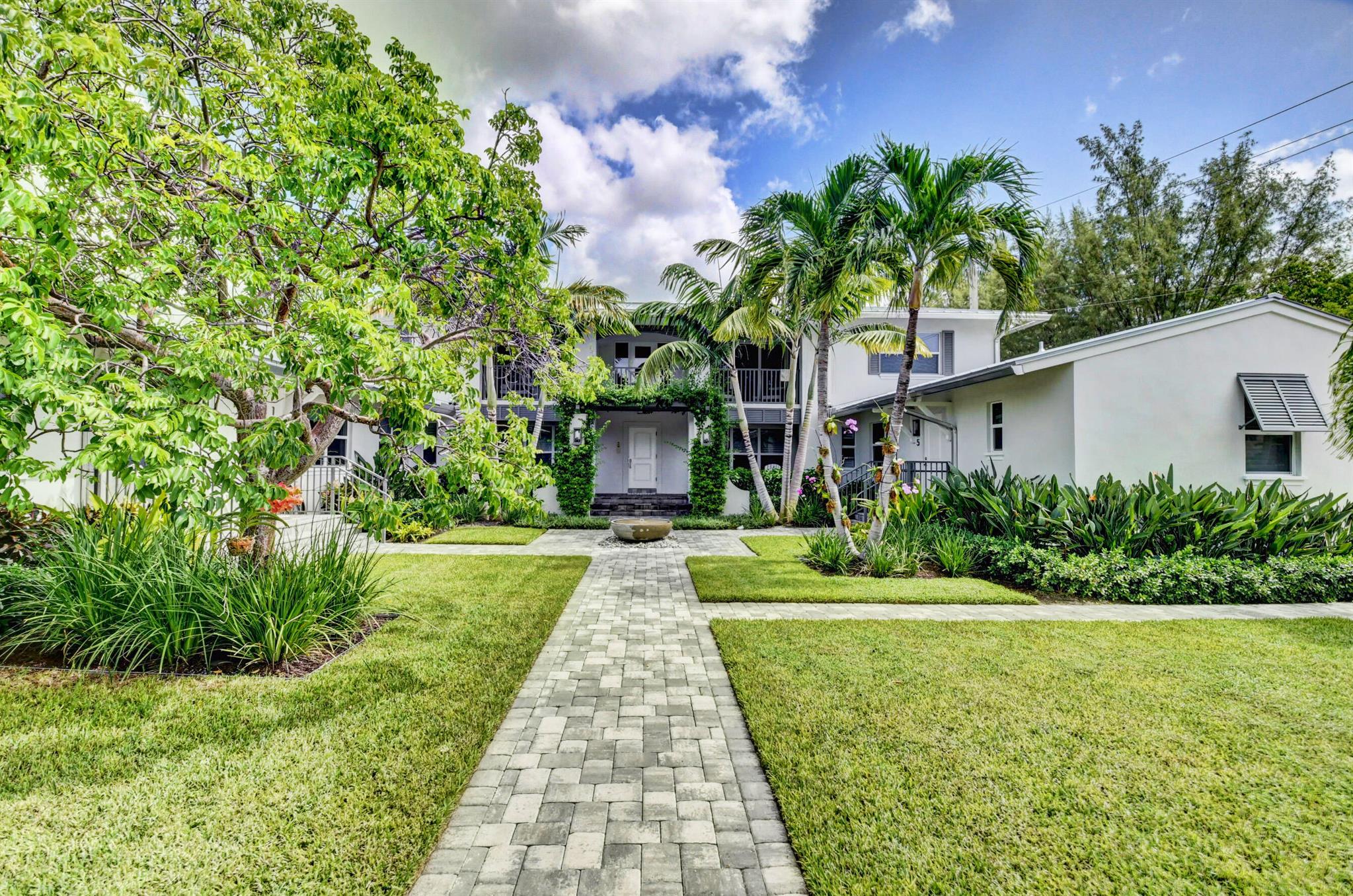 1025 Casuarina Road Unit: 4