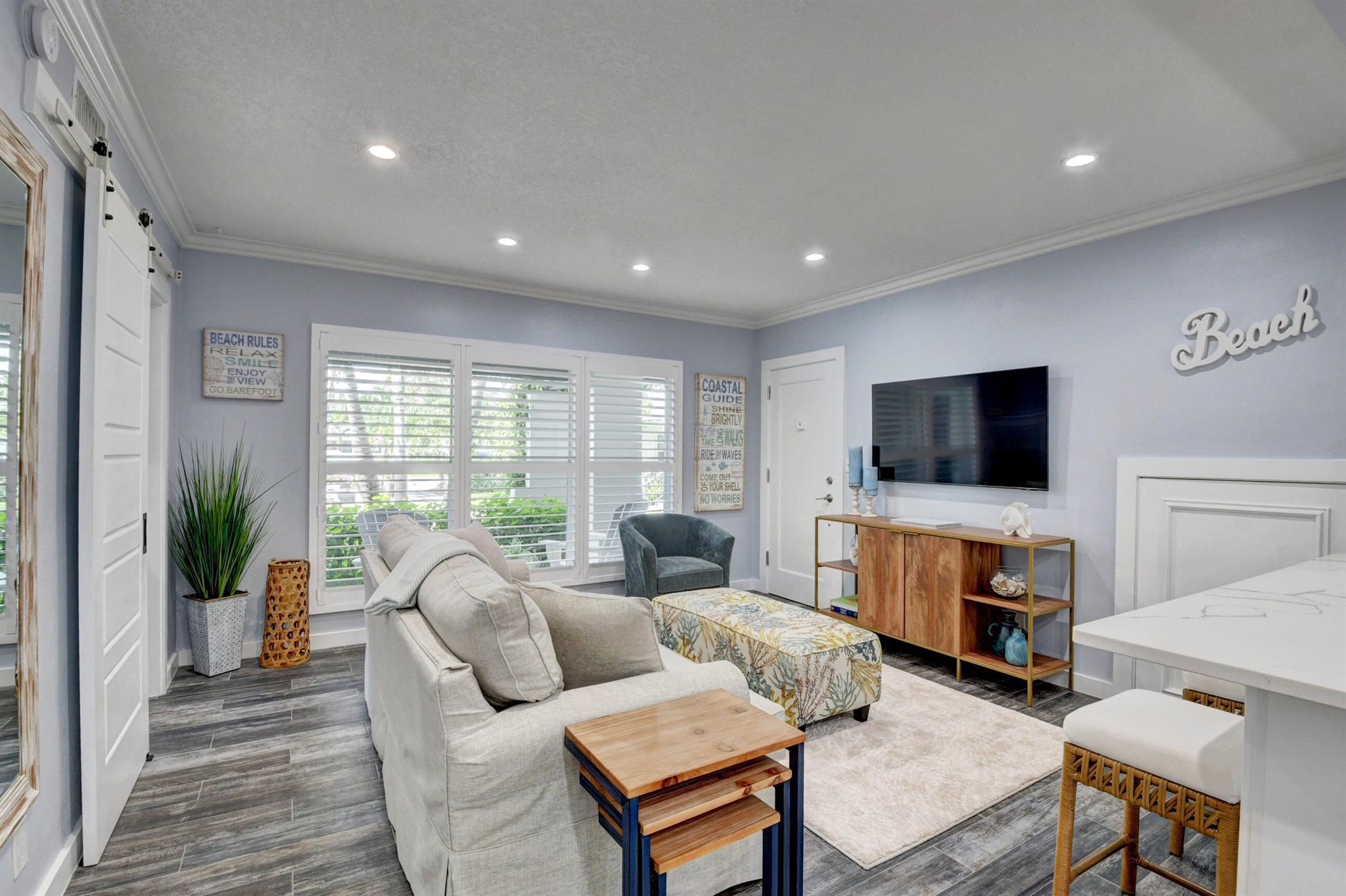 1025 Casuarina Road Unit: 4