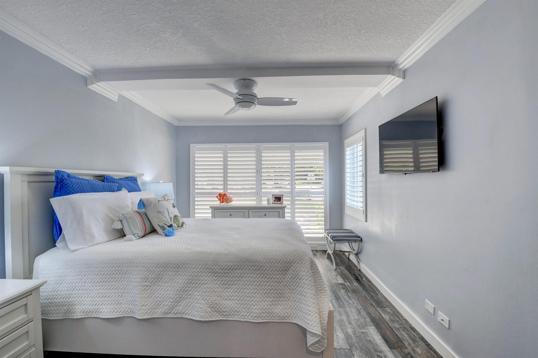 1025 Casuarina Road Unit: 4