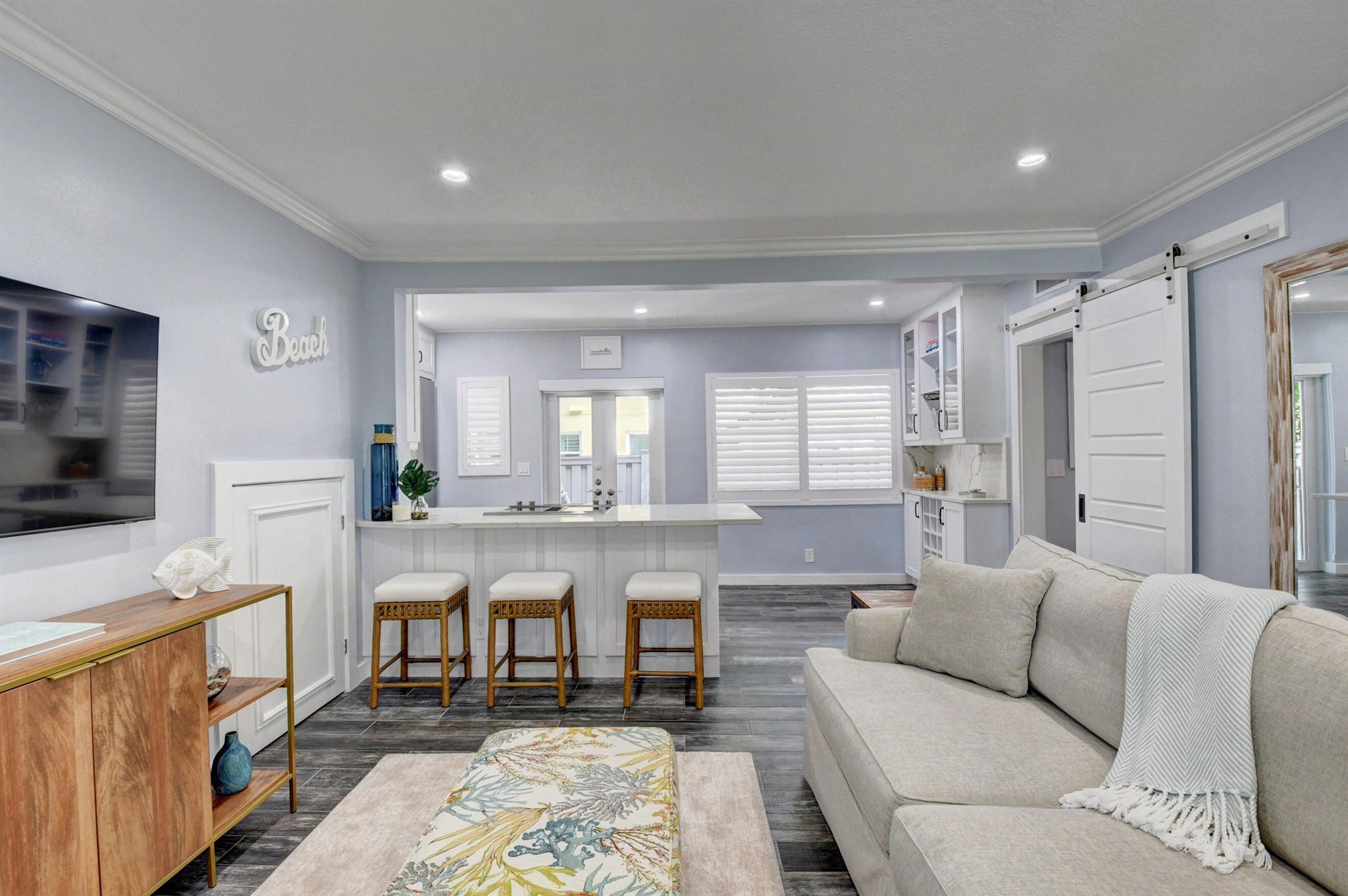 1025 Casuarina Road Unit: 4