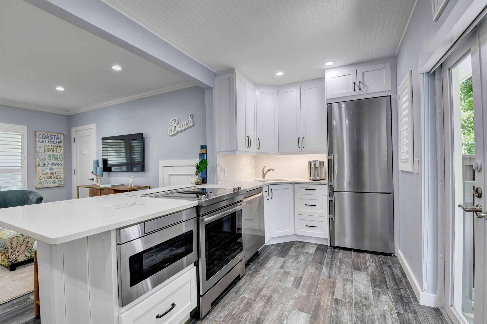 1025 Casuarina Road Unit: 4