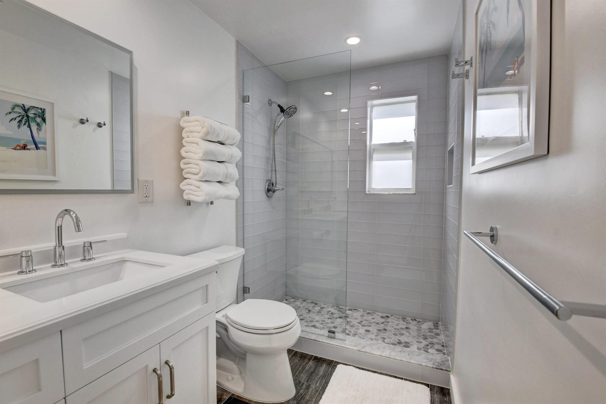 1025 Casuarina Road Unit: 4
