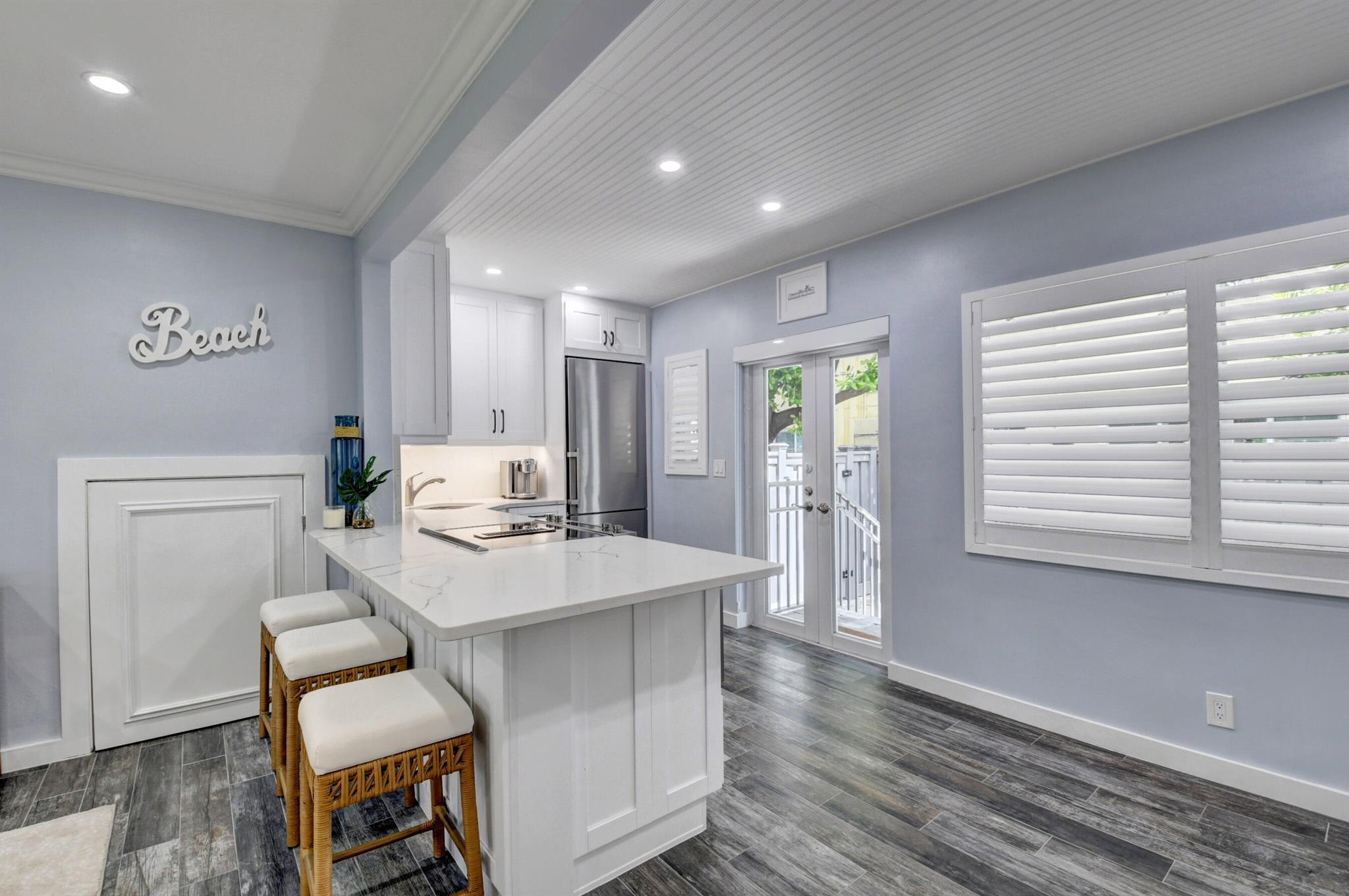1025 Casuarina Road Unit: 4