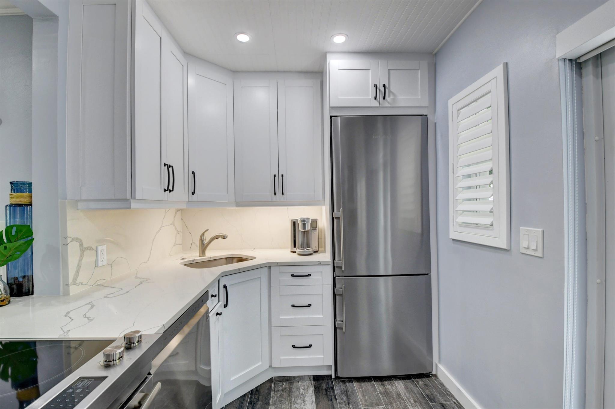 1025 Casuarina Road Unit: 4