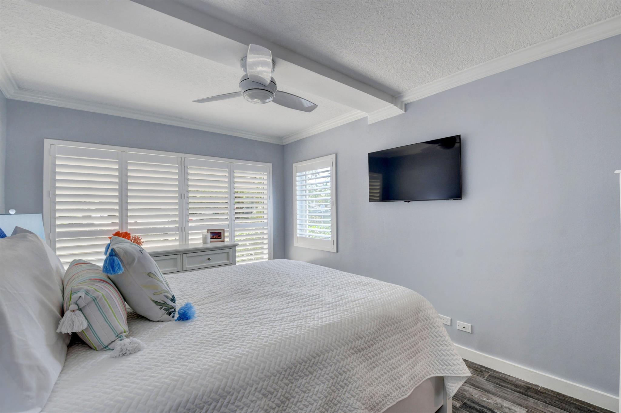 1025 Casuarina Road Unit: 4