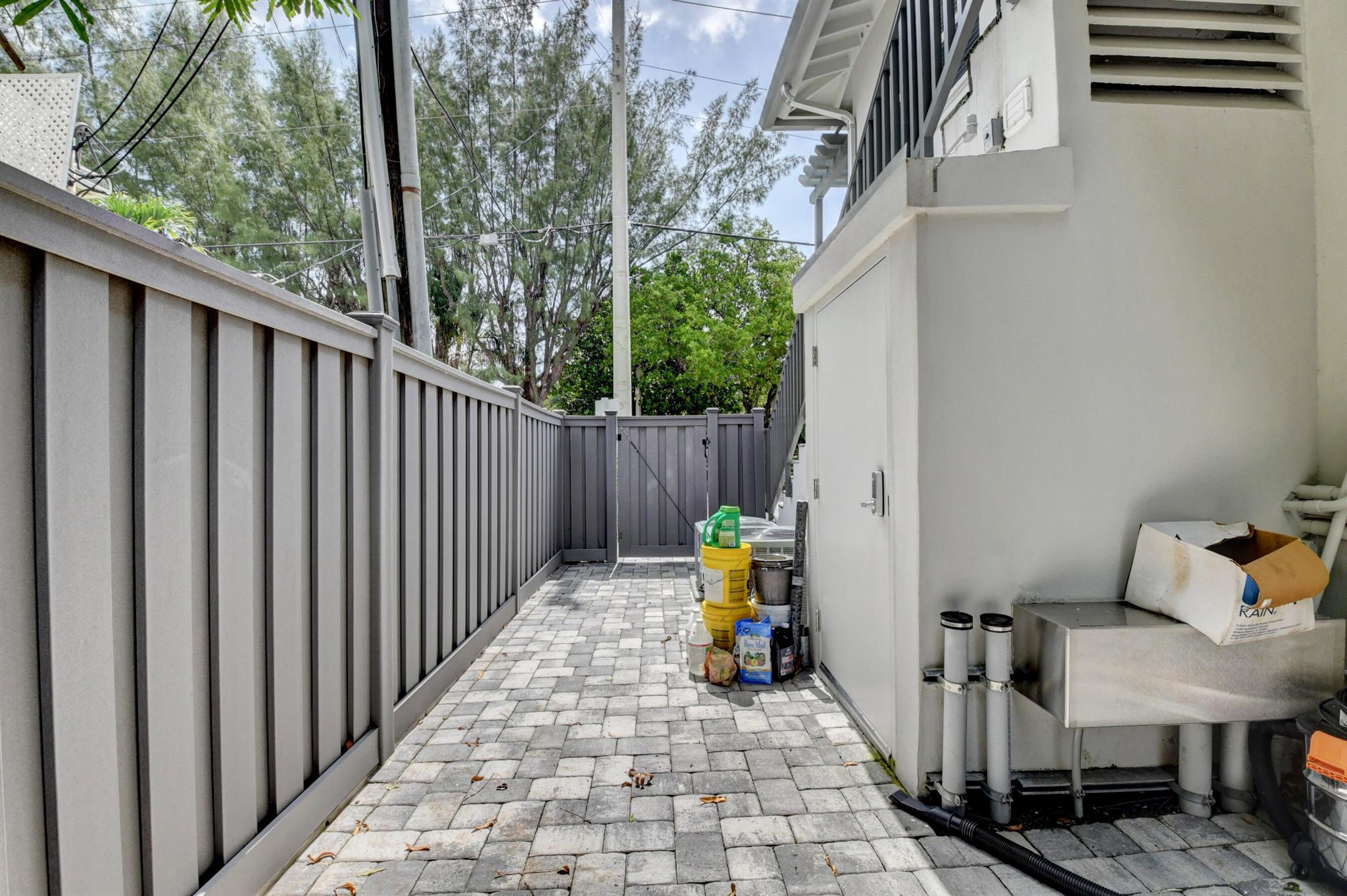 1025 Casuarina Road Unit: 4